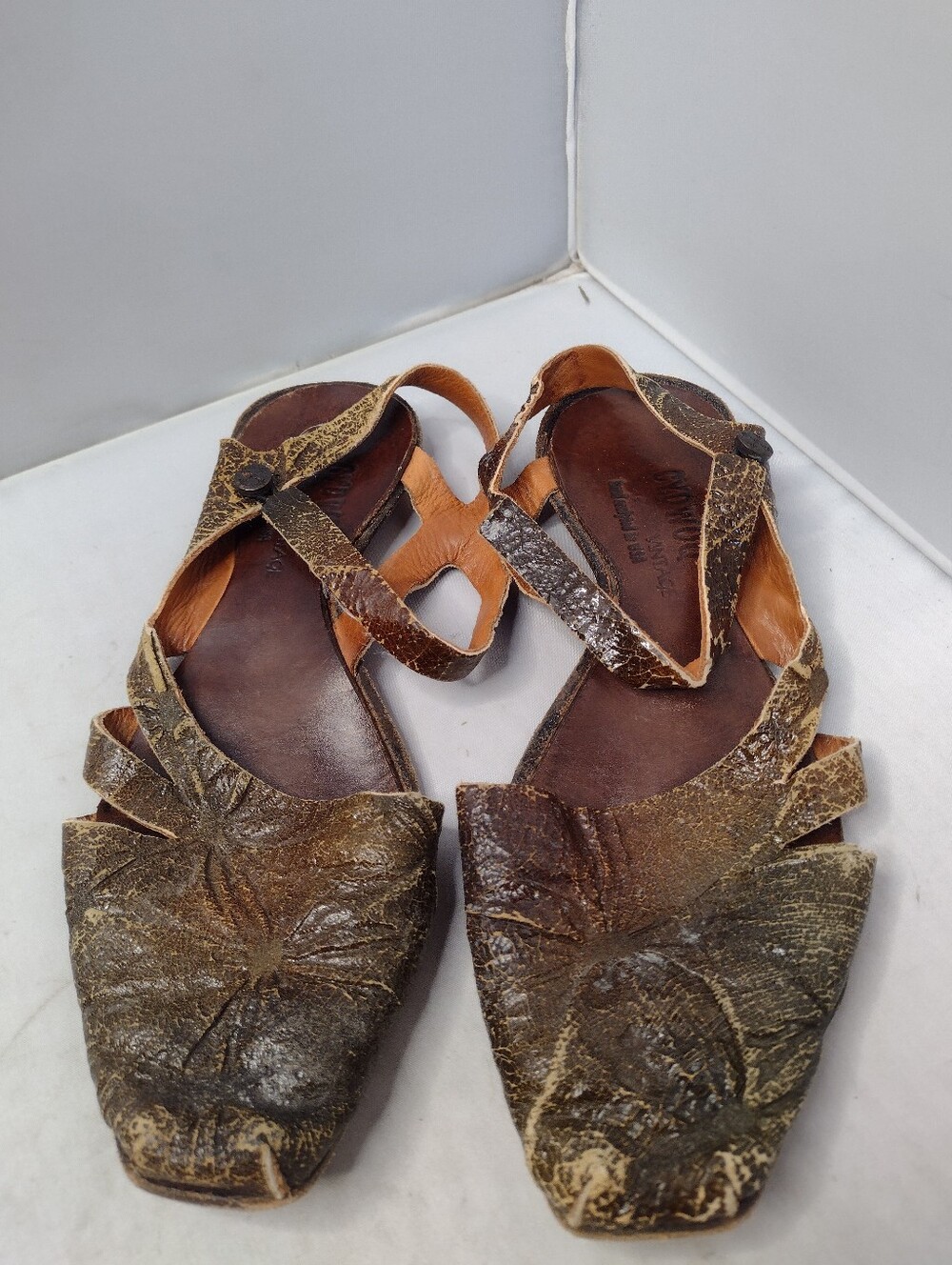 CYDWOQ Vintage Women's Sandals Shoes 37 Crackled Stappy Flats USA T